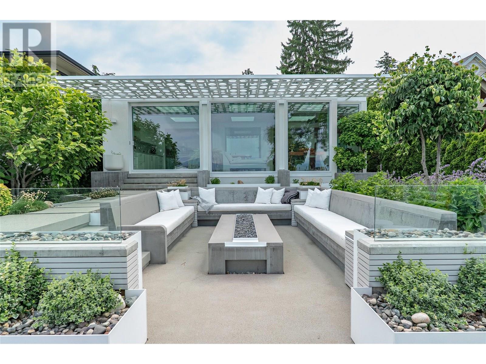 4110 Lakeshore Road