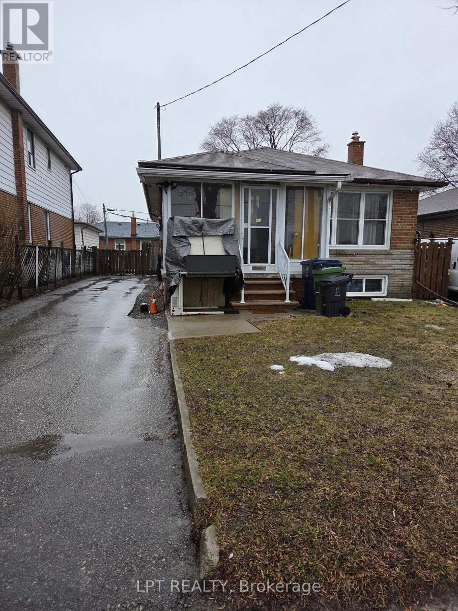 Photo 1 of 17 — UPPER ONLY - 478 BRIMLEY ROAD Unit Upper Only, Toronto (Kennedy Park), ON M1J1A6