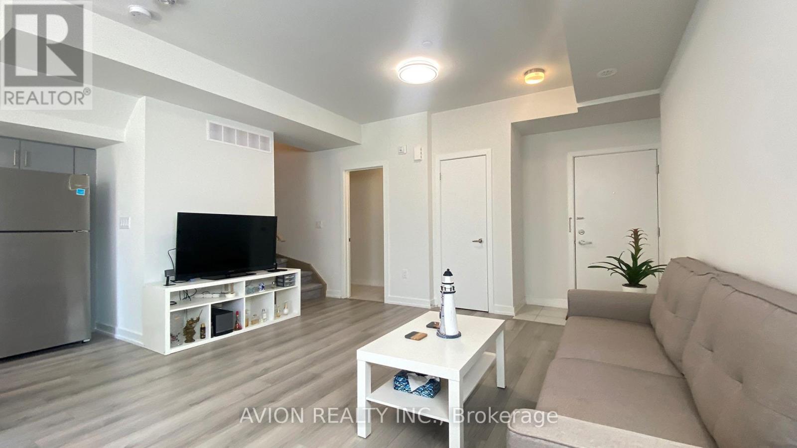 # 2 - 3546 COLONIAL DRIVE