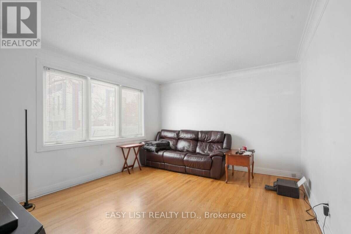 39 CHURCHILL AVENUE