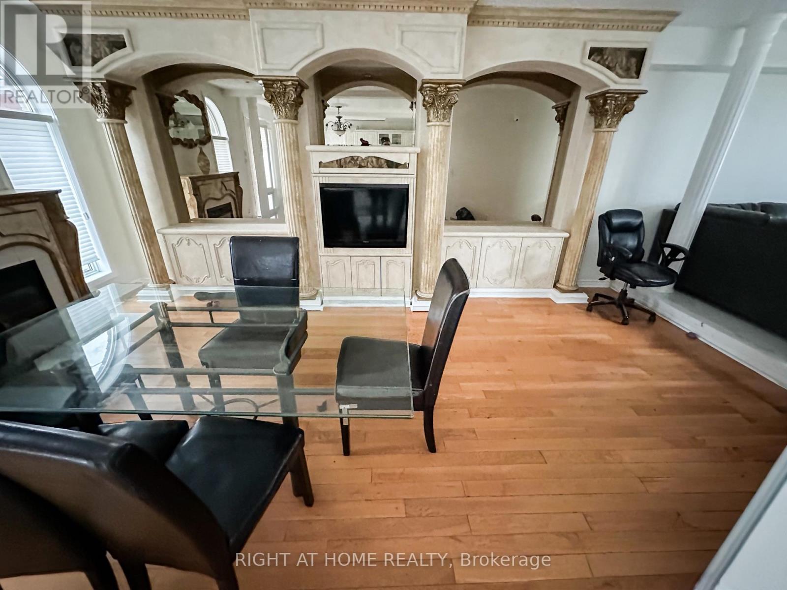 425 KINGSDALE AVENUE