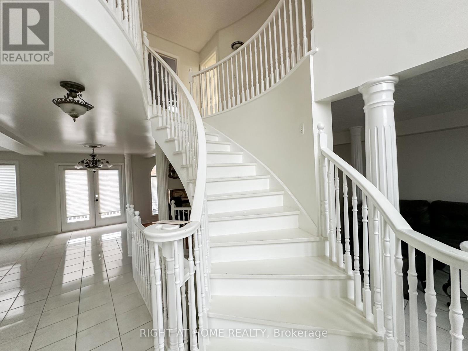 425 KINGSDALE AVENUE