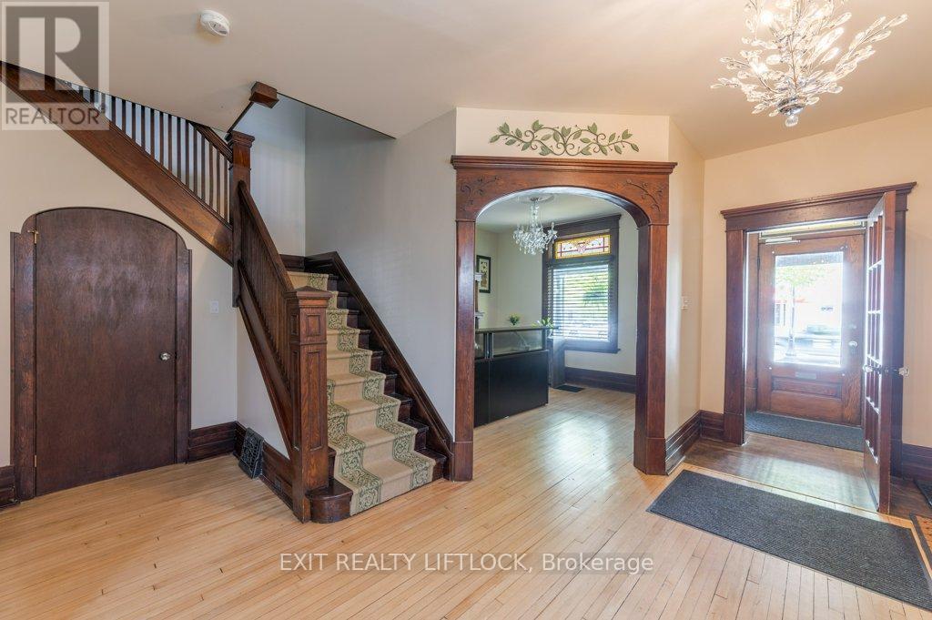 141 HUNTER STREET E