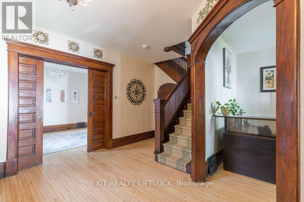 141 HUNTER STREET E