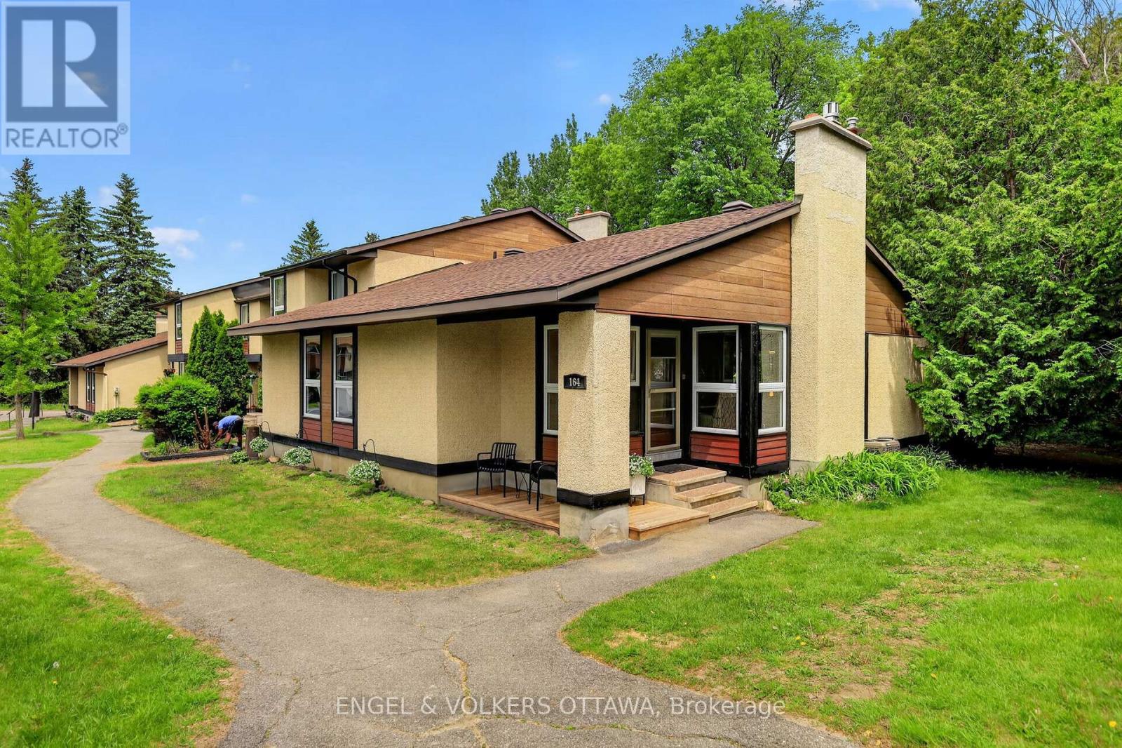 6 - 164 MCCLINTOCK WAY