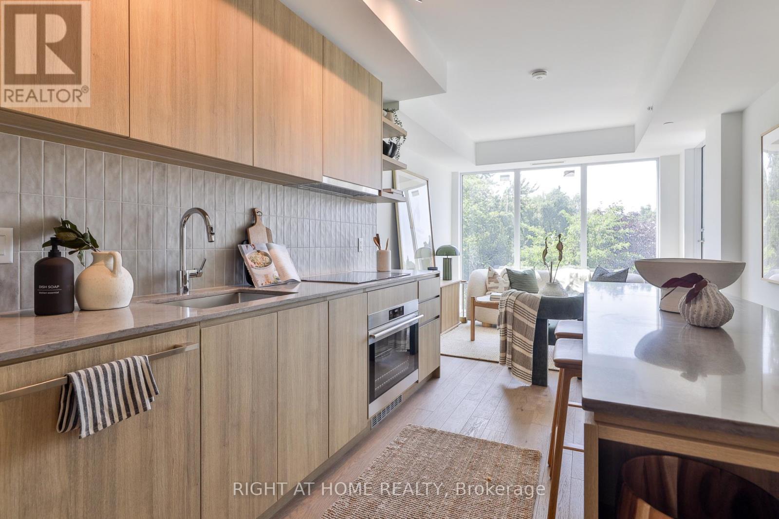 201 - 1161 KINGSTON ROAD