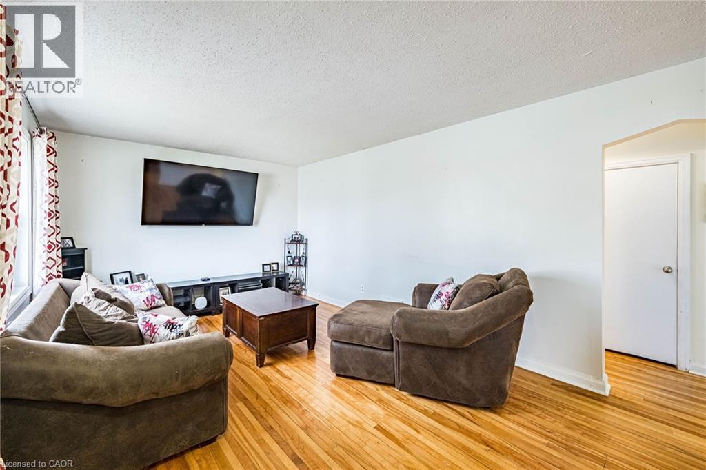 40 N ELLIS Crescent N