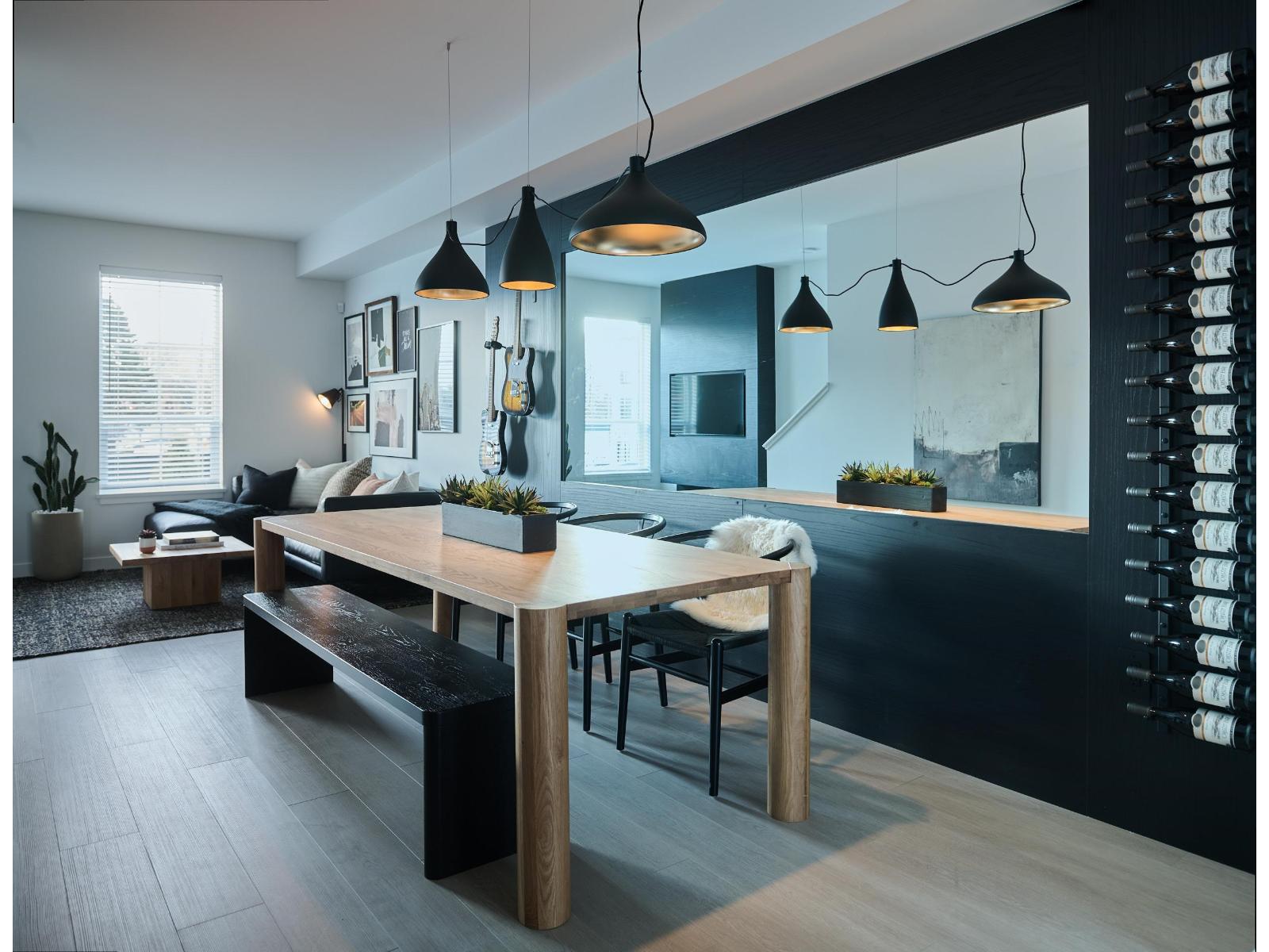 8 2886 MONTROSE AVENUE