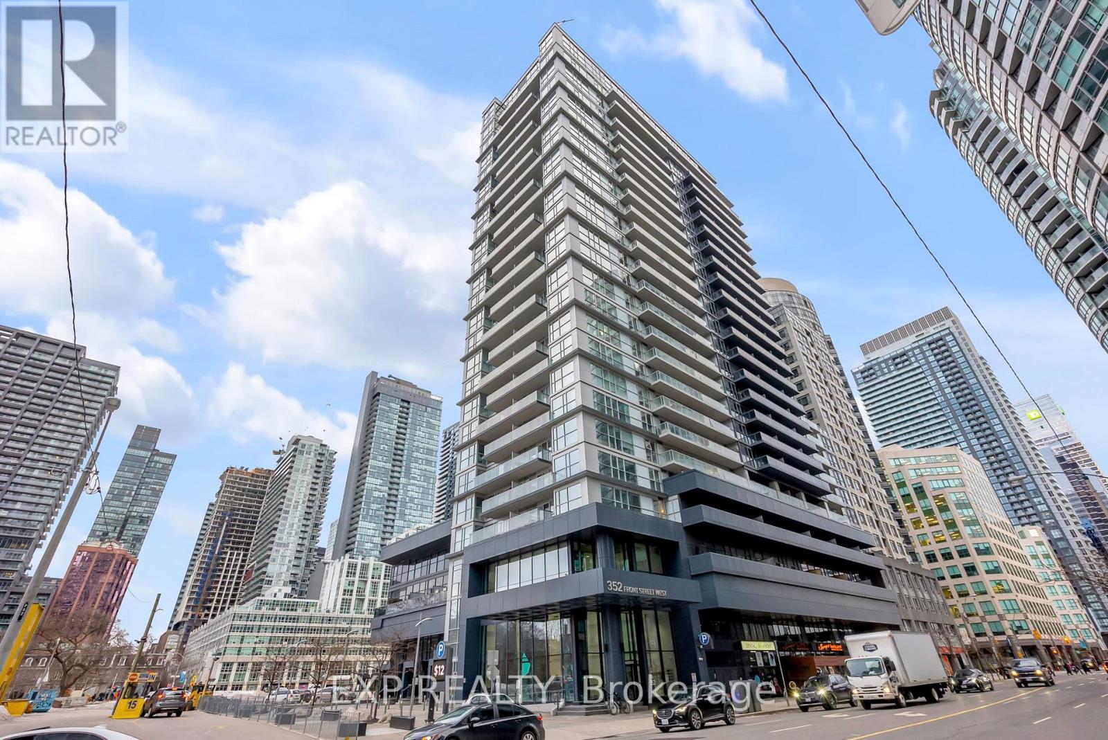 2021 - 352 FRONT STREET W