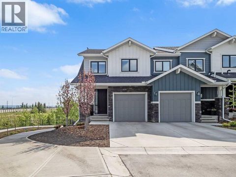 130 Crestridge Common SW Calgary AB T3B6J5