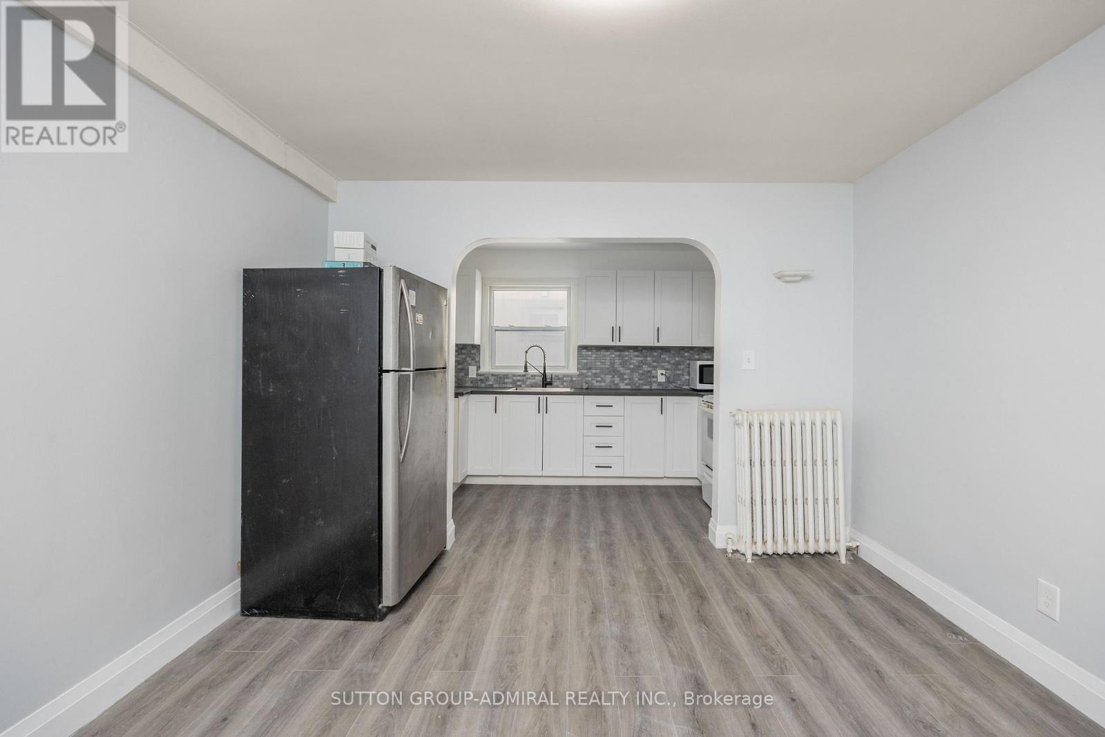 6 - 227 REGENT STREET