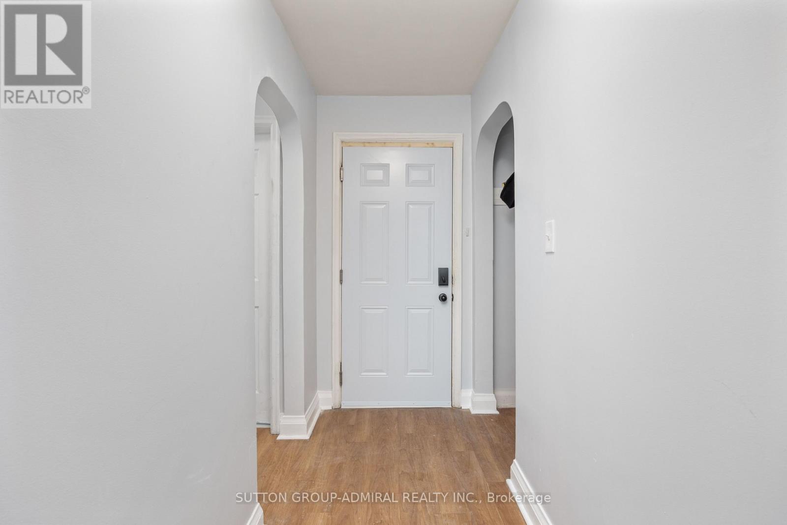 6 - 227 REGENT STREET