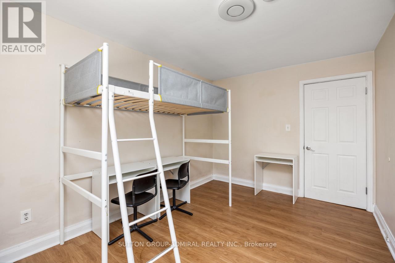 6 - 227 REGENT STREET