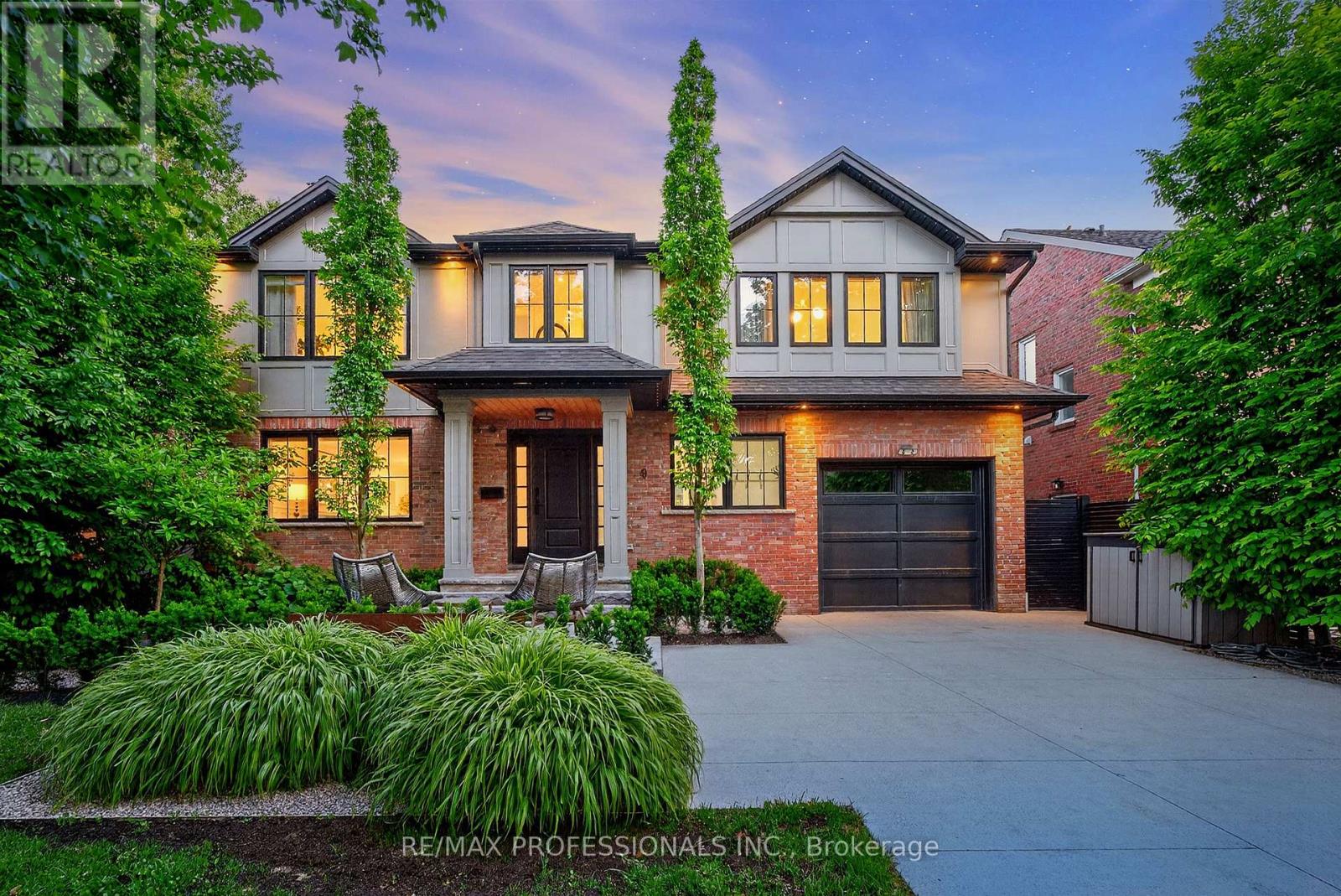 Photo 1 of 50 — 9 BERNICE AVENUE, Toronto (Stonegate-Queensway), ON M8Y1Z5