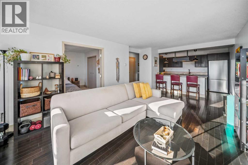 504, 505 19 Avenue SW