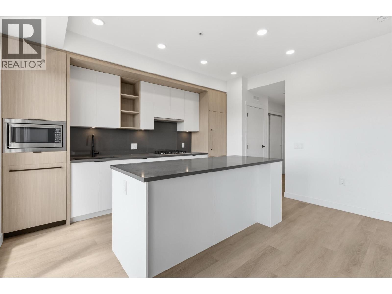 501 2268 E BROADWAY