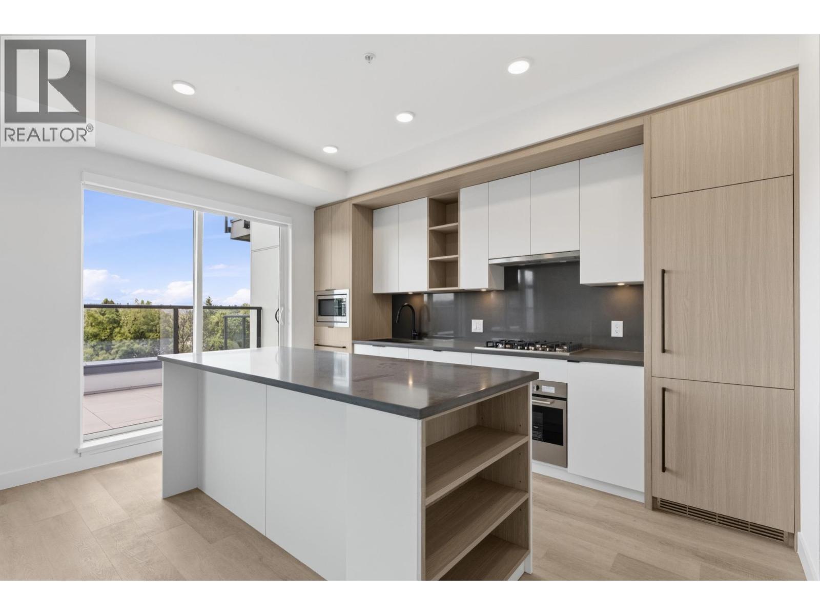 501 2268 E BROADWAY