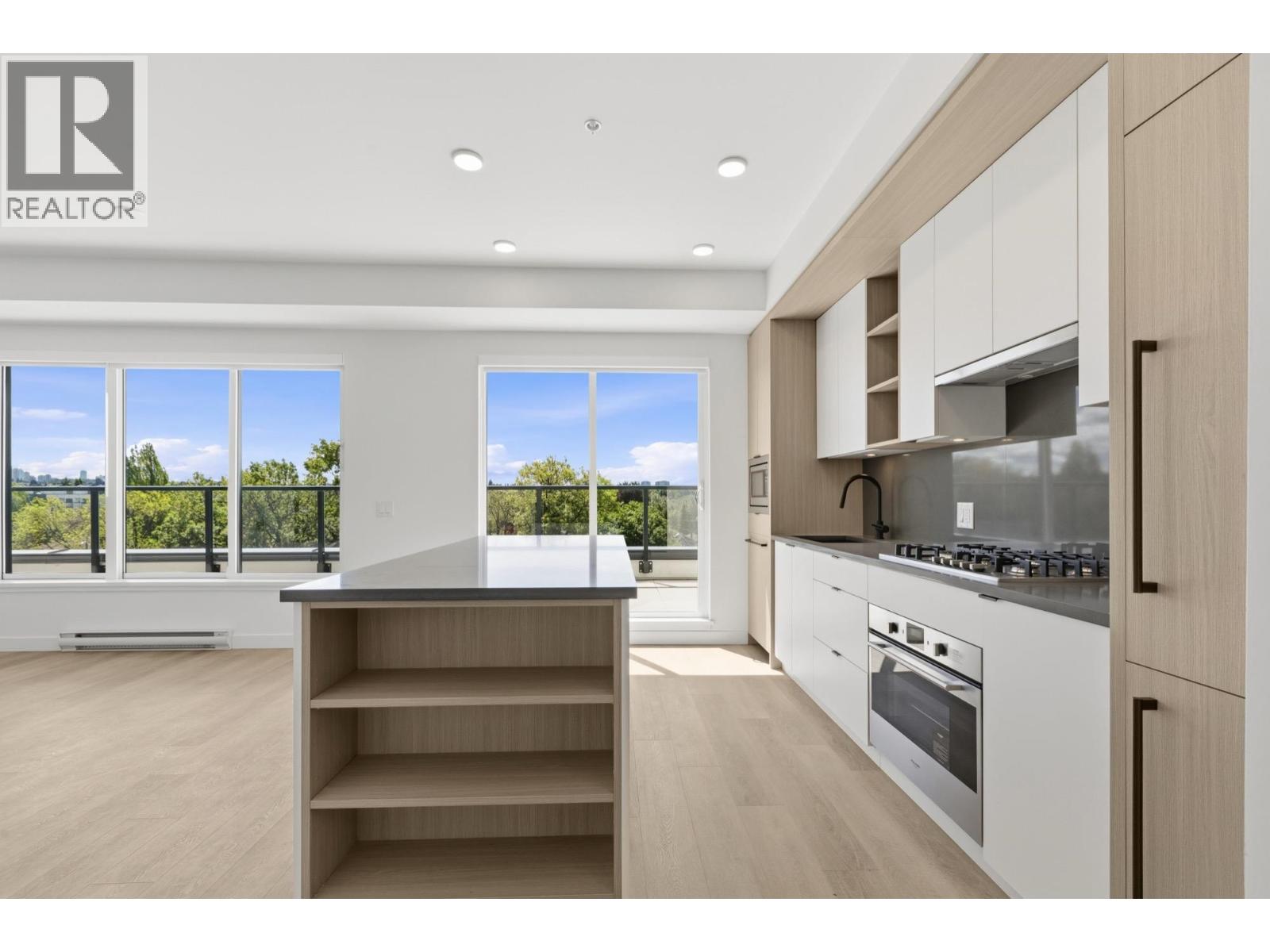 501 2268 E BROADWAY
