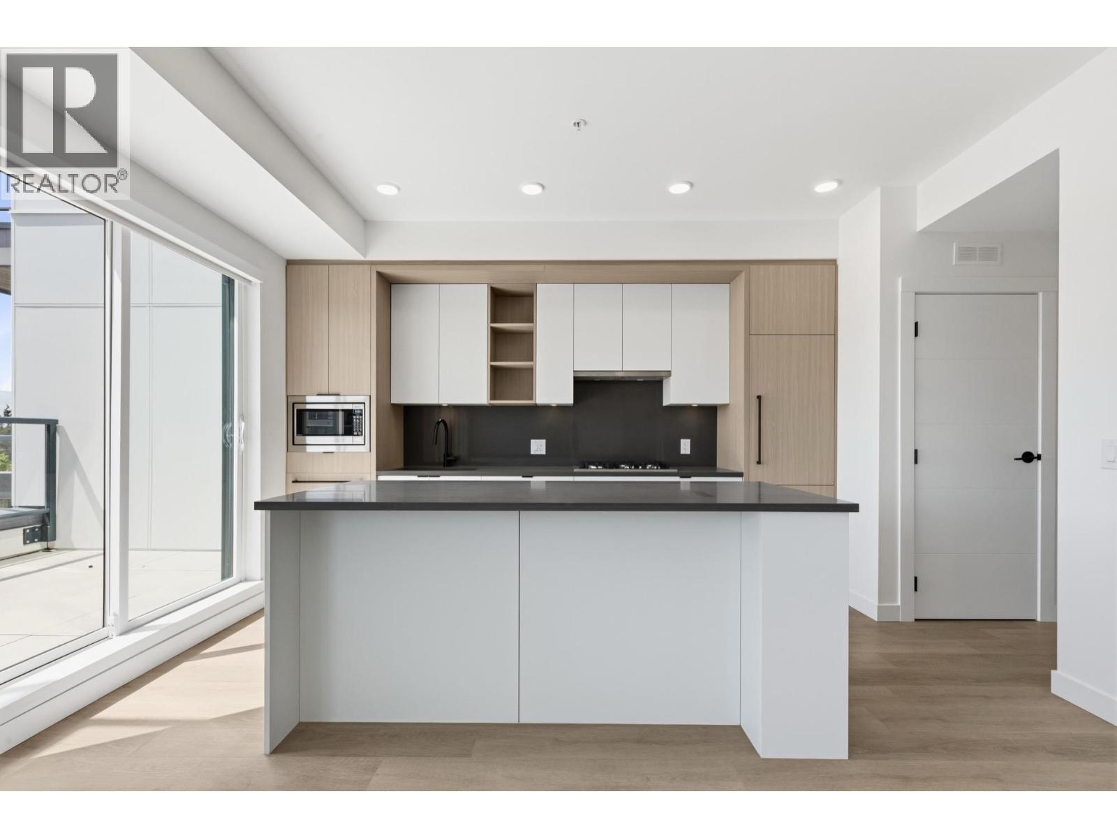 501 2268 E BROADWAY