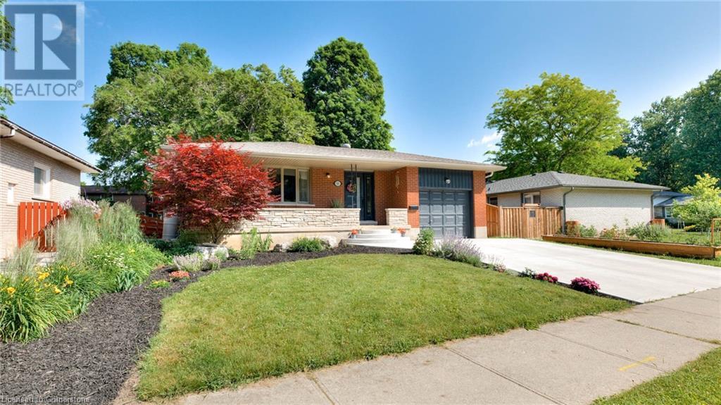 515 TWIN OAKS Crescent