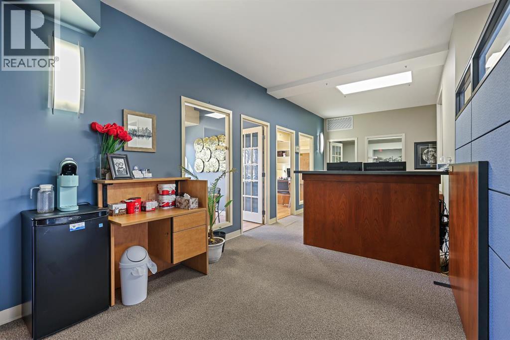 76 Skyline Crescent NE