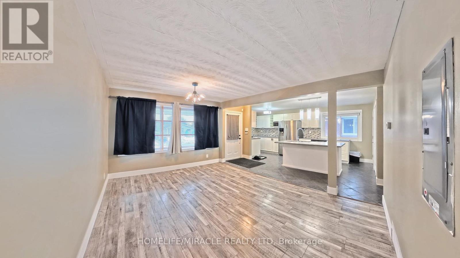 61 BOSWORTH CRESCENT