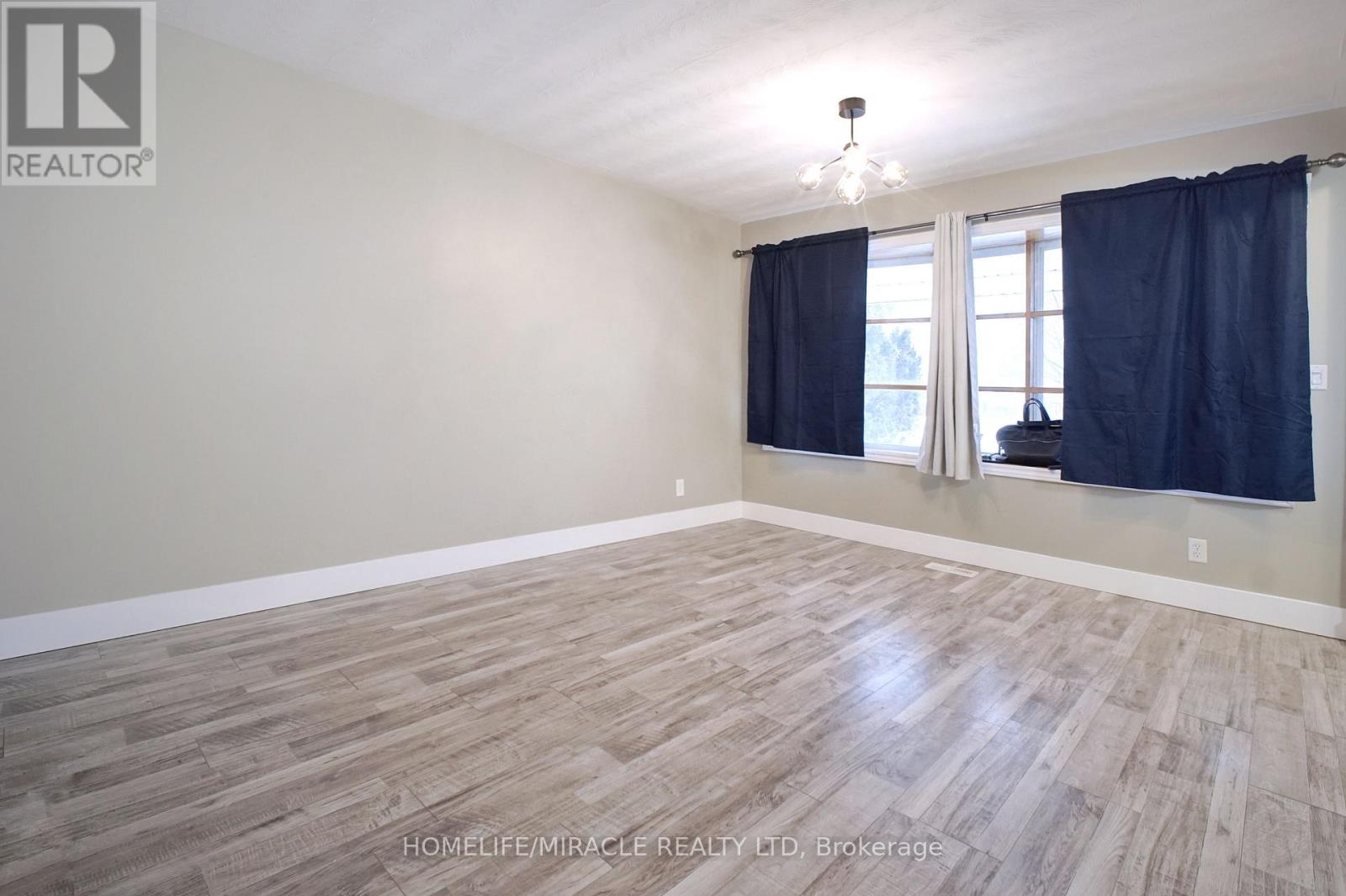 61 BOSWORTH CRESCENT