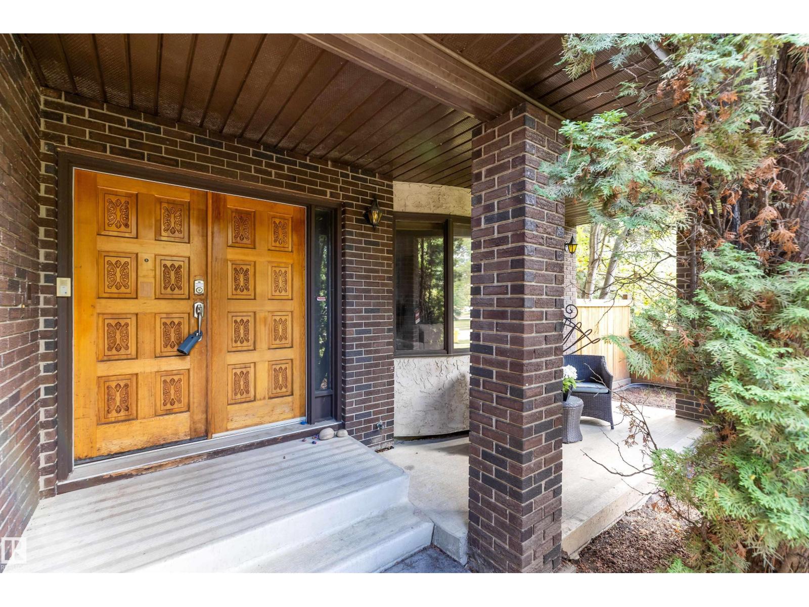 81 LANGHOLM DR