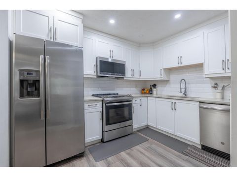 115 10698 151A STREET Surrey BC V3R8T5