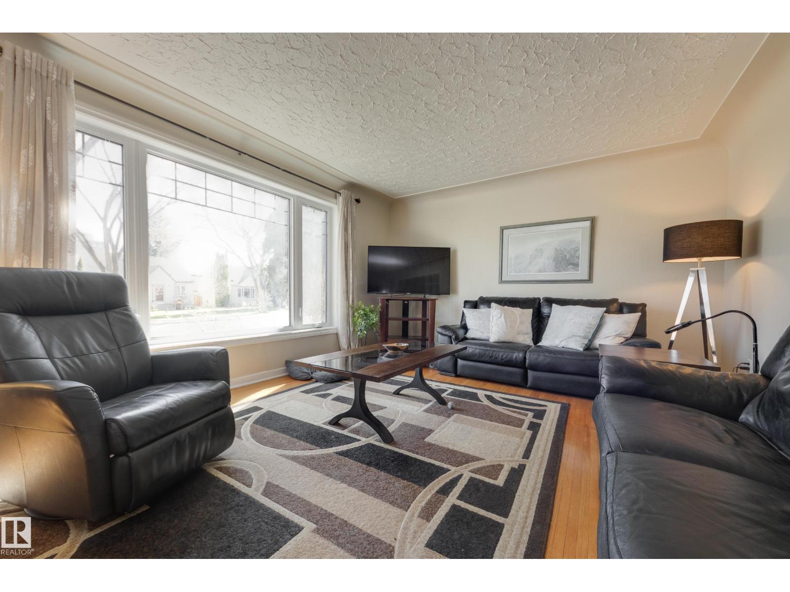 11516 72 AV NW