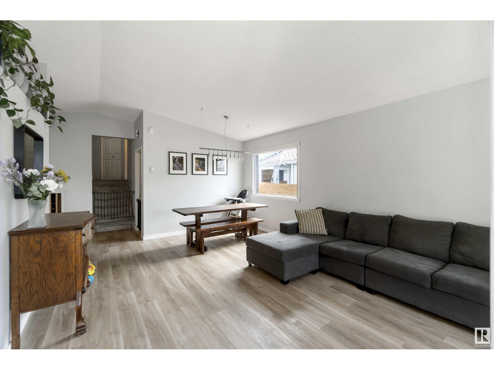 3313 43 ST NW