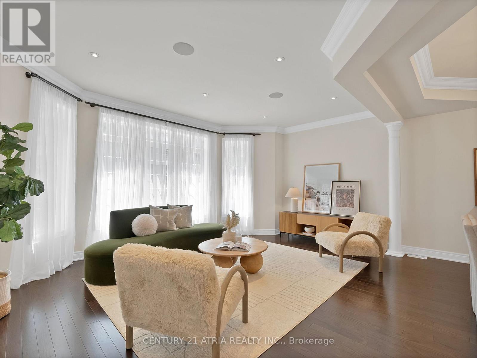 33 BLOORVIEW PLACE