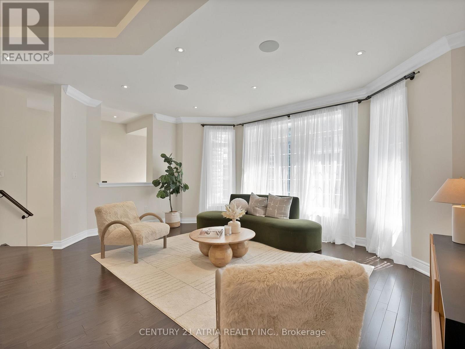 33 BLOORVIEW PLACE