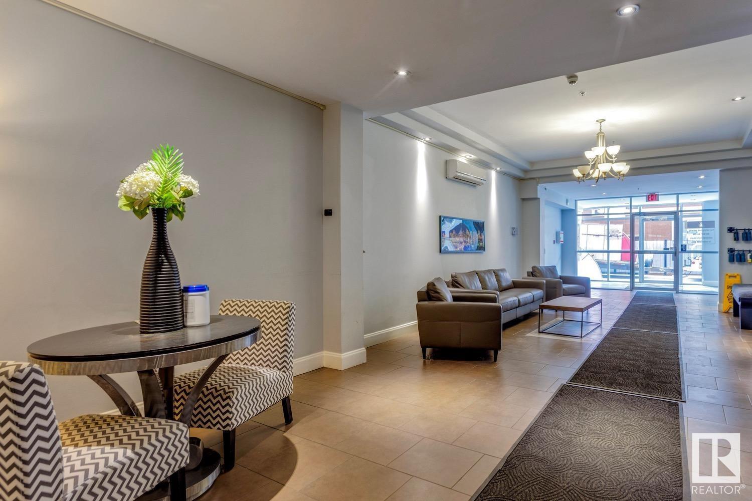 #906 9819 104 ST NW