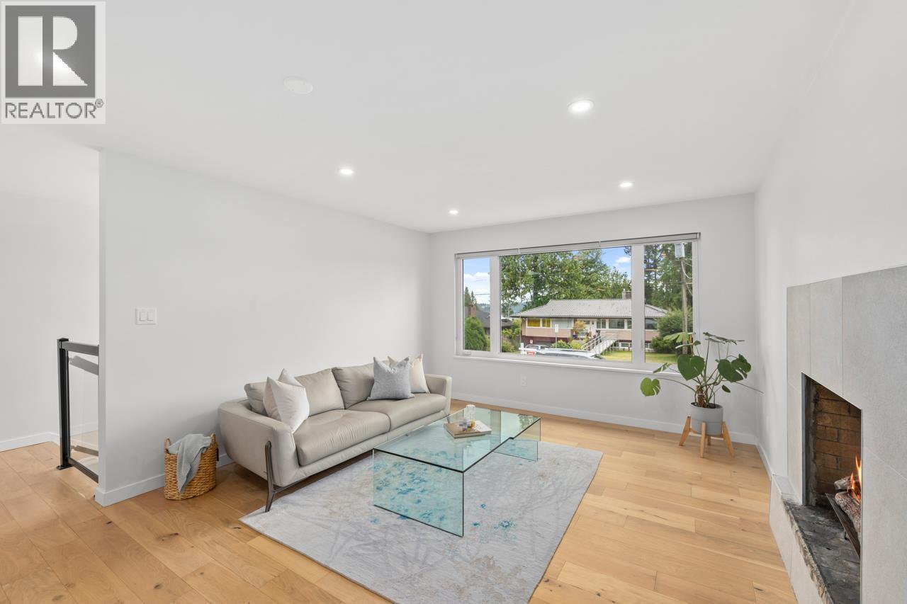 2996 PLYMOUTH DRIVE