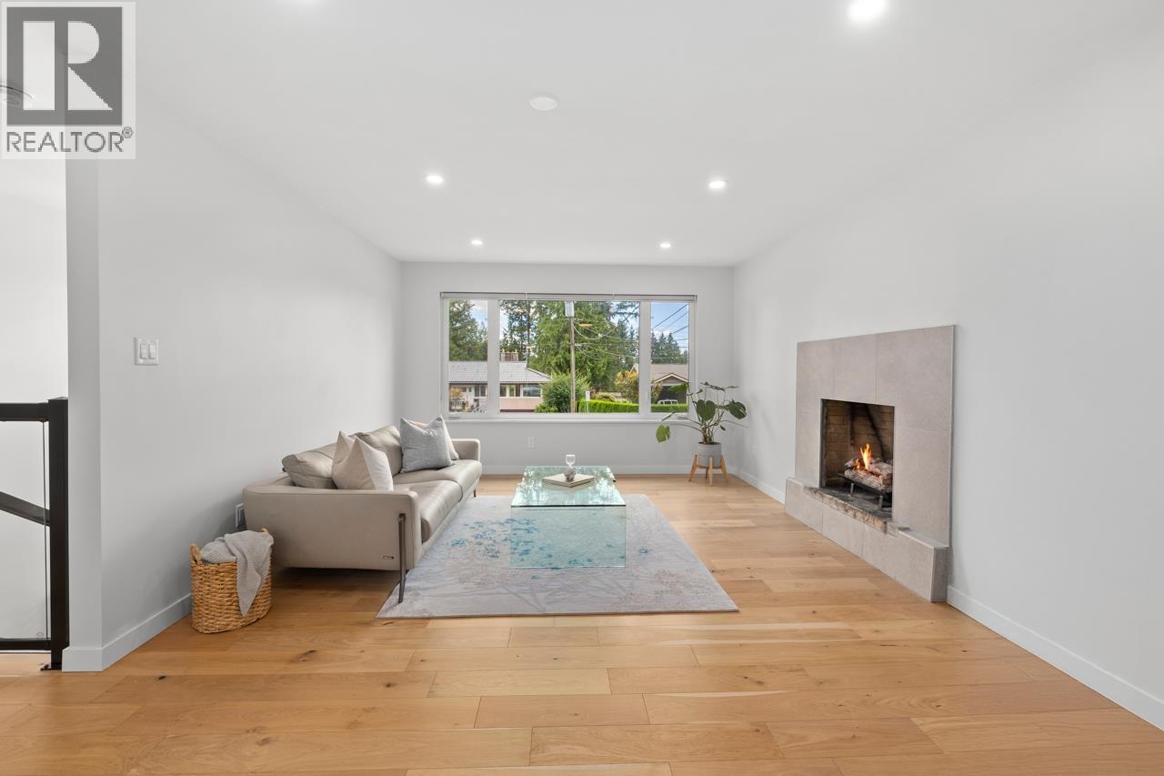 2996 PLYMOUTH DRIVE