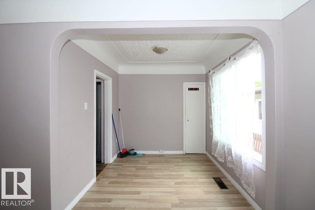 12041 86 ST NW