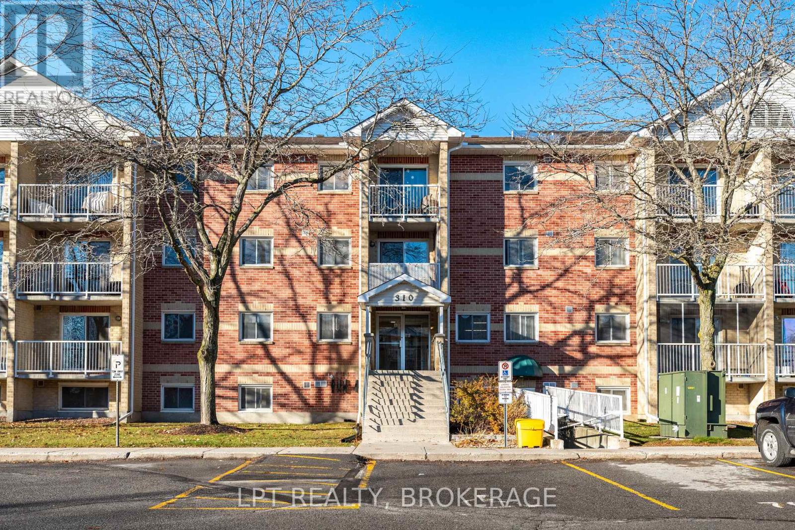 Photo 1 of 21 — 107 - 310 KINGSDALE AVENUE Unit 107, Kingston (East Gardiners Rd), ON K7M8S1