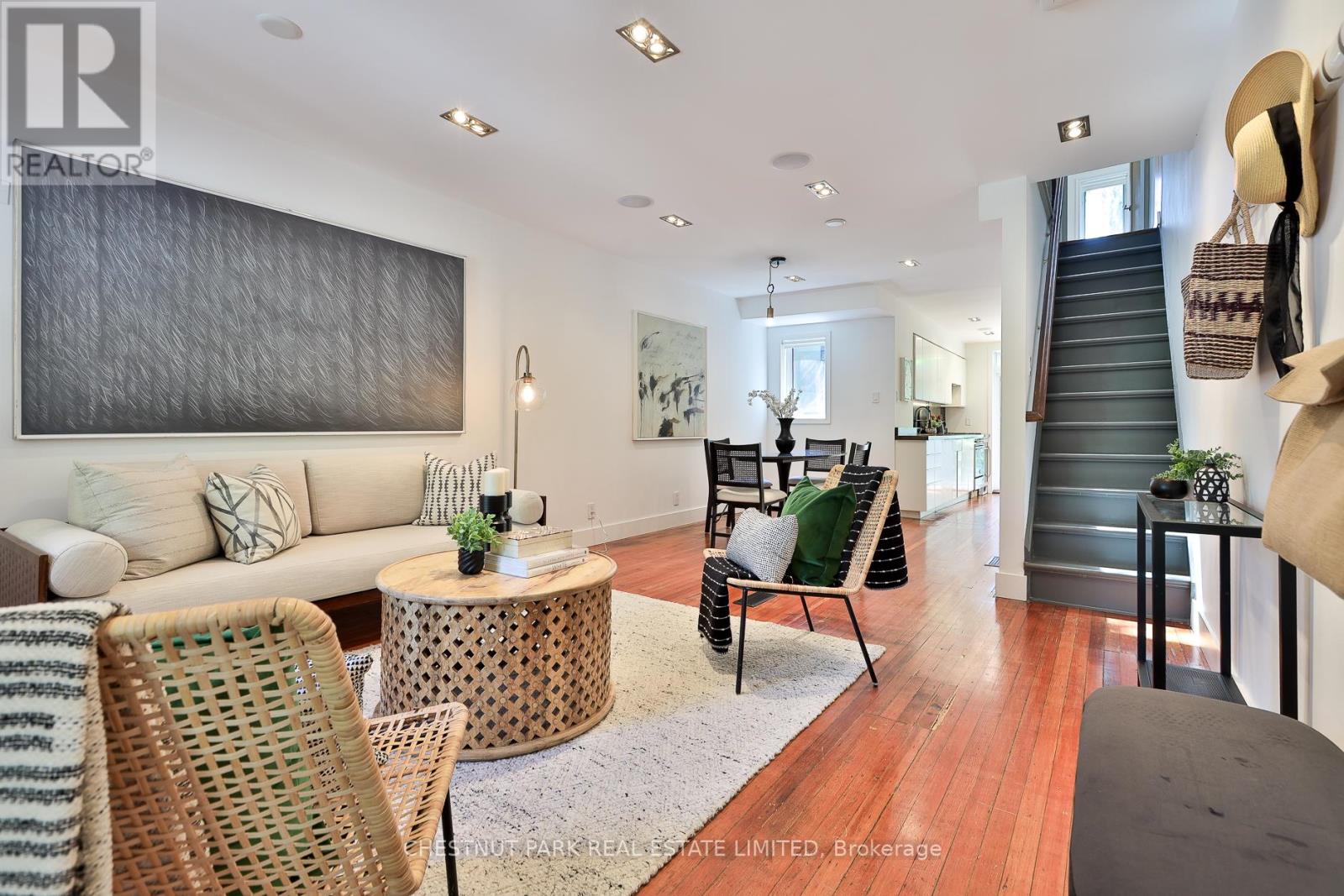 589 WELLINGTON STREET W