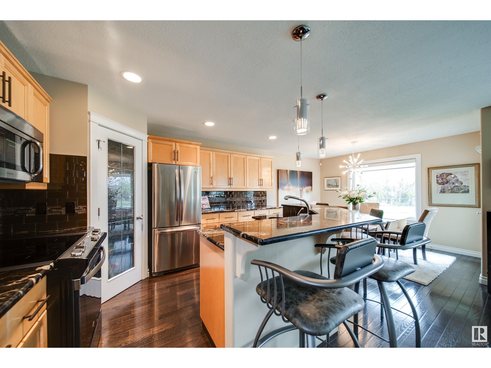 #18 211 BLACKBURN E SW