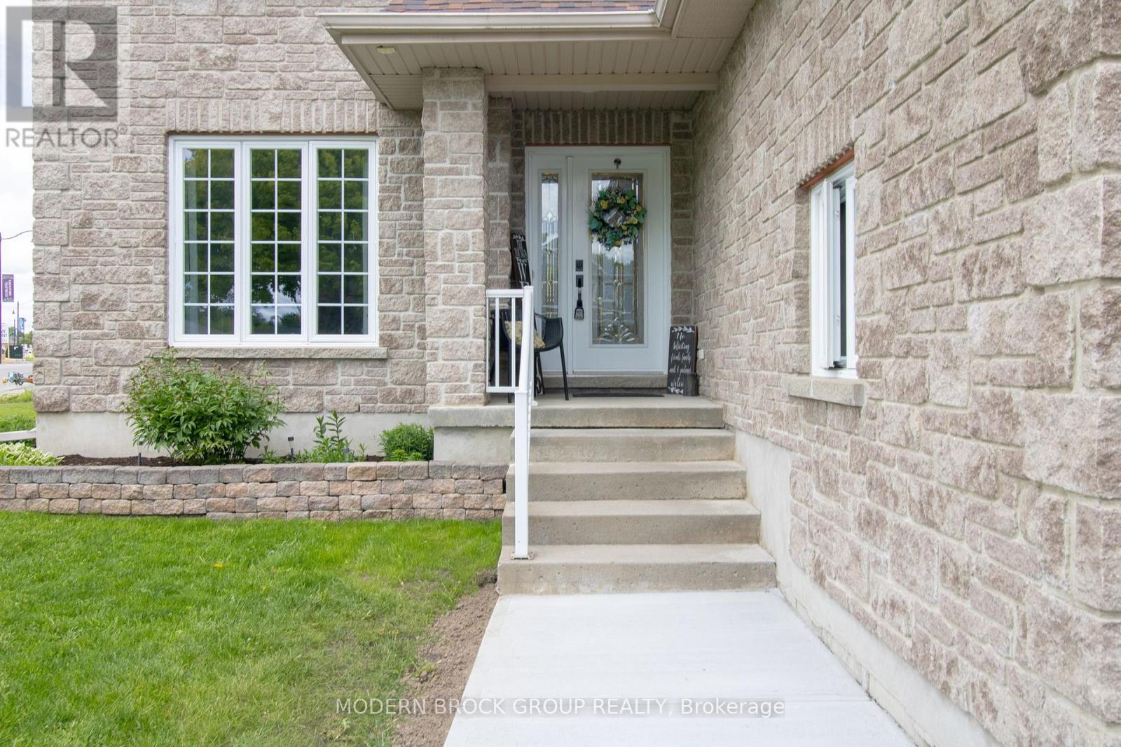 1000 CRESTWOOD DRIVE