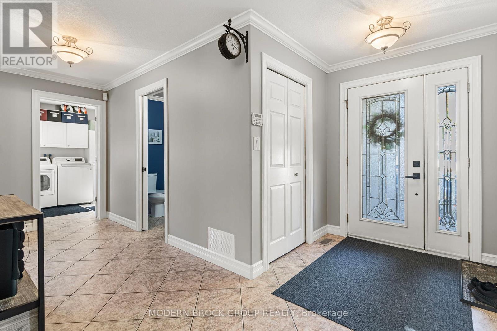1000 CRESTWOOD DRIVE