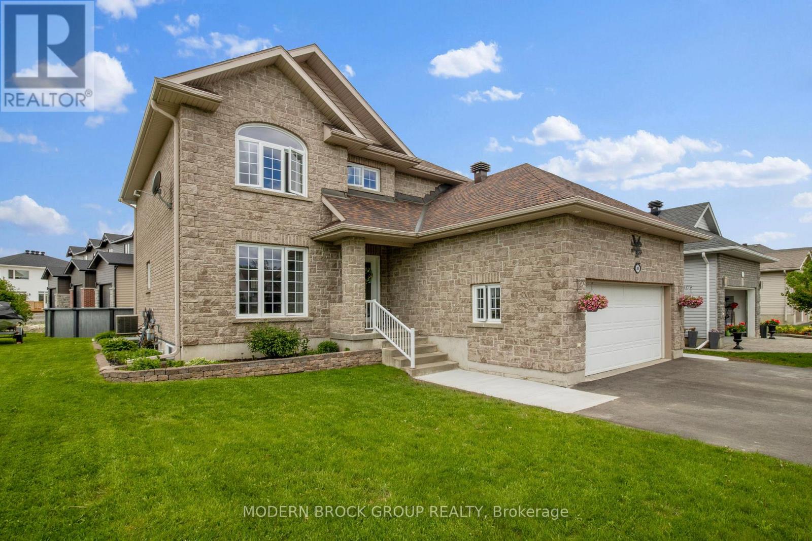 1000 CRESTWOOD DRIVE
