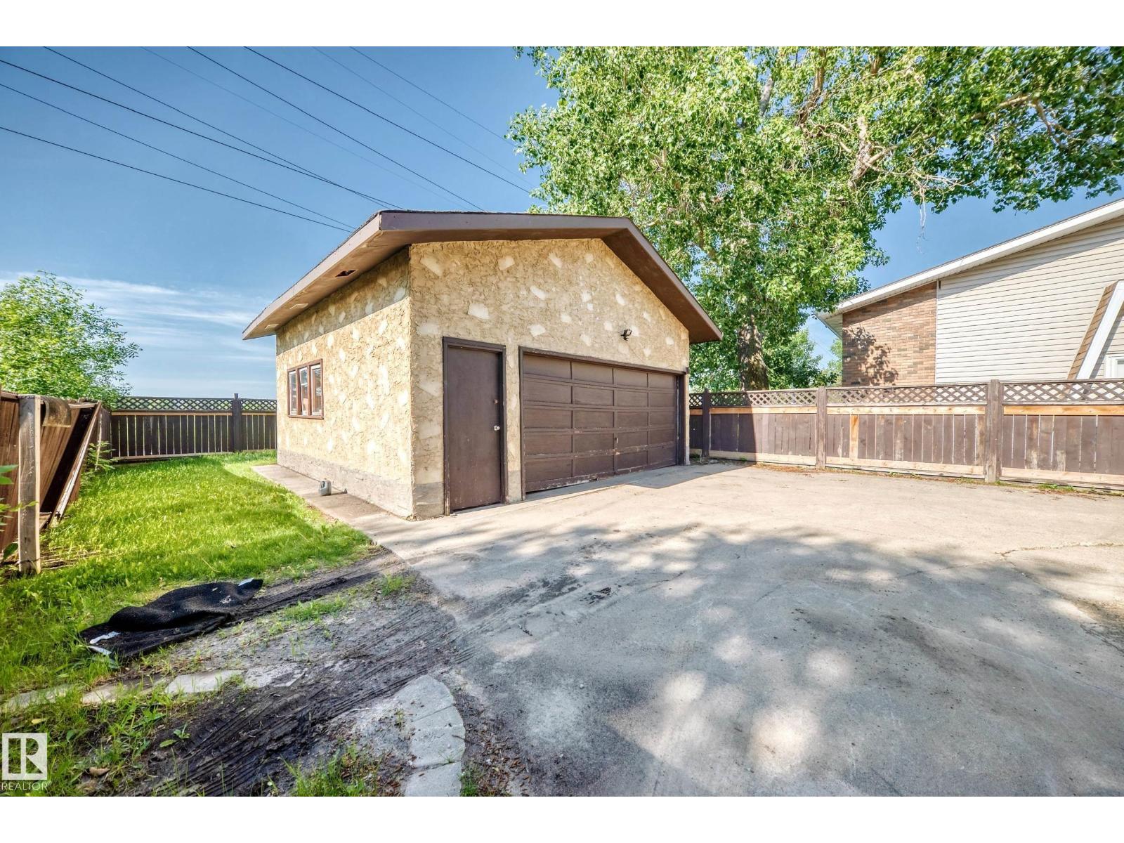 10325 164 AV NW