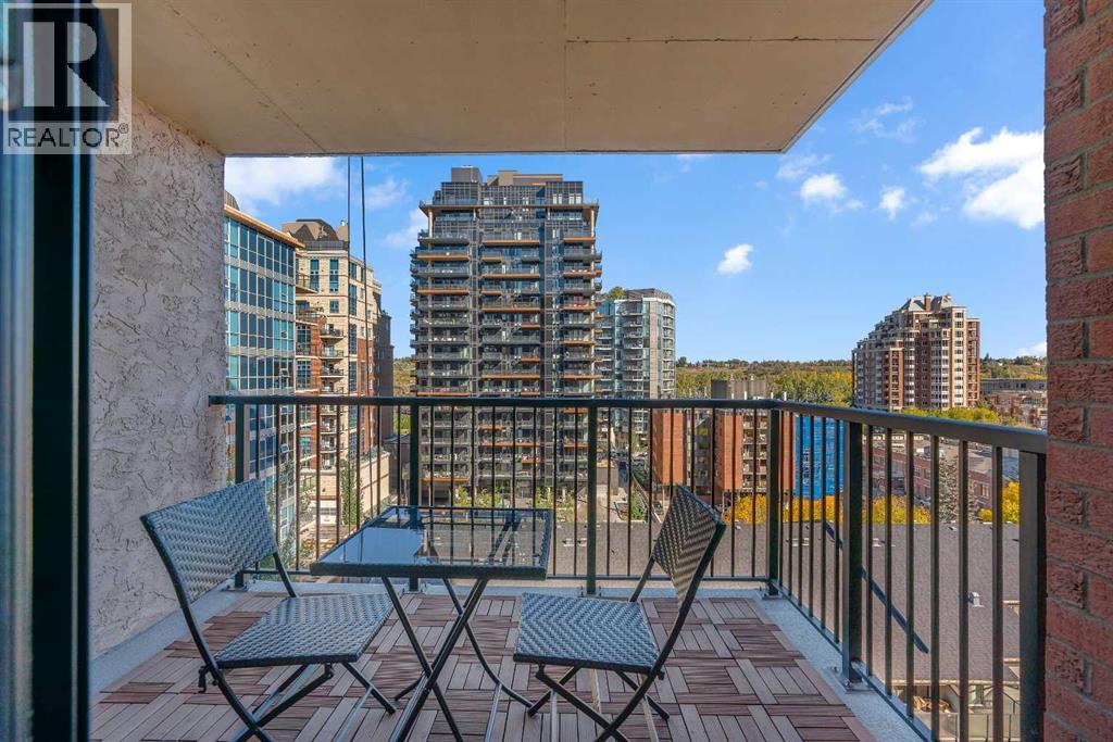 815, 738 3 Avenue SW