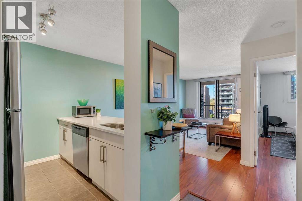 815, 738 3 Avenue SW