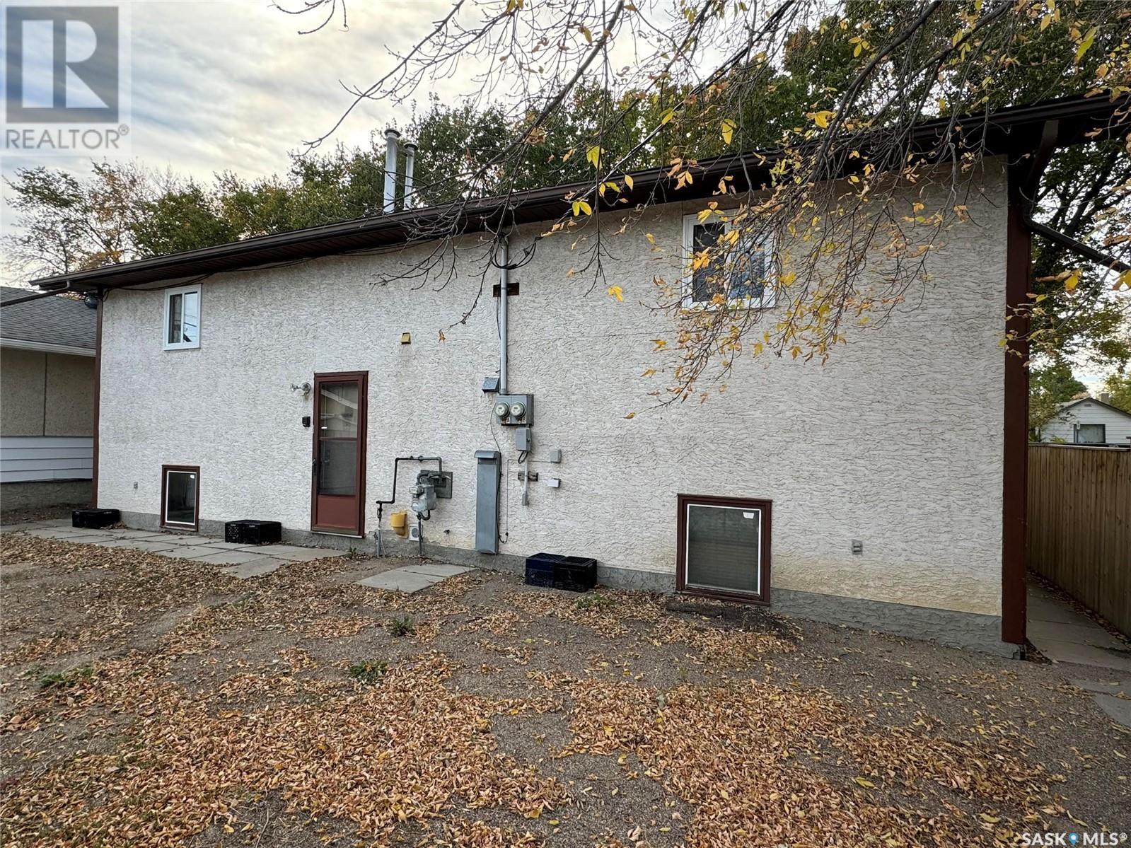 A & B 345 SCARTH STREET