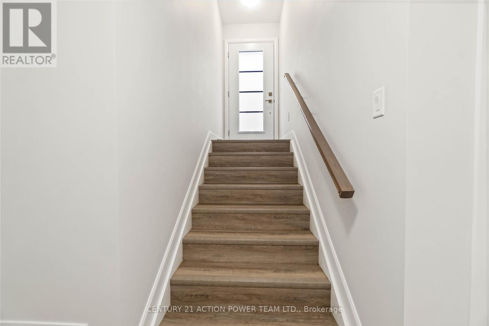 A - 362 HAZEL CRESCENT W