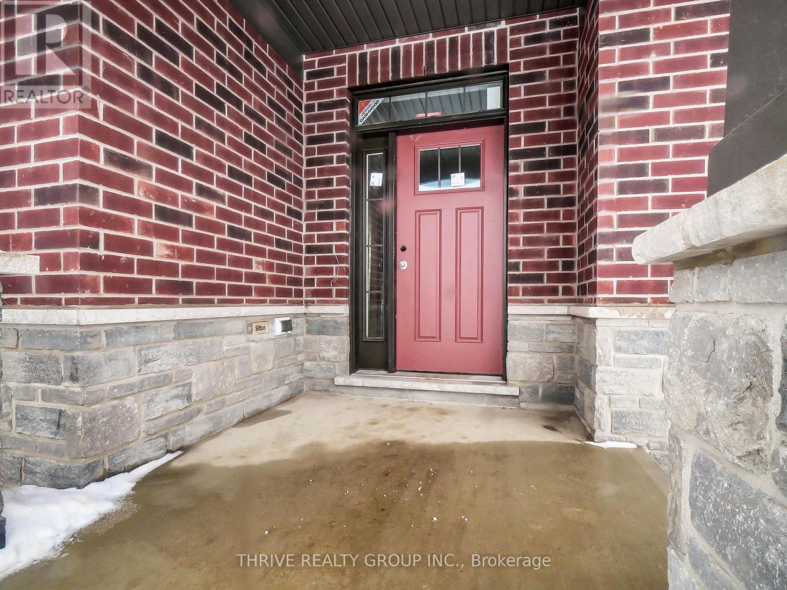 9 - 1080 UPPERPOINT AVENUE
