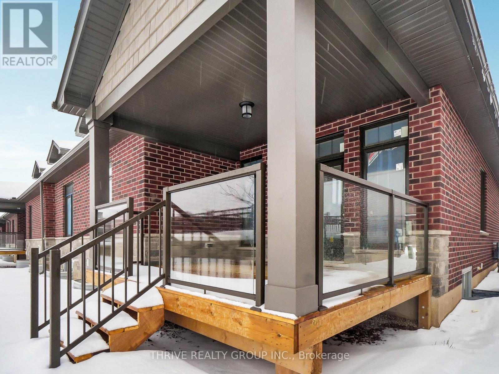 9 - 1080 UPPERPOINT AVENUE